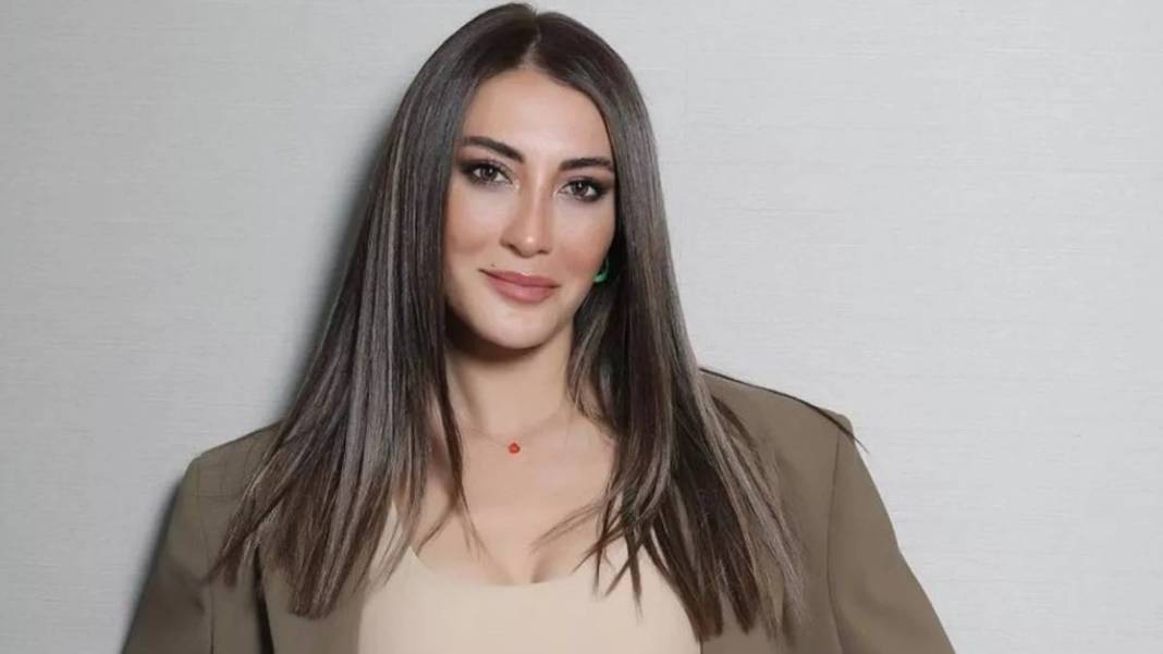 Arka Sokaklar'ın Bahar komiserini bir de şimdi görün! Mini elbisesiyle sokaklarda şov yaptı: Ne olur kelepçele bizi 4